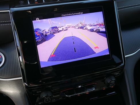 Used 2025 Jeep Grand Cherokee Laredo image 17