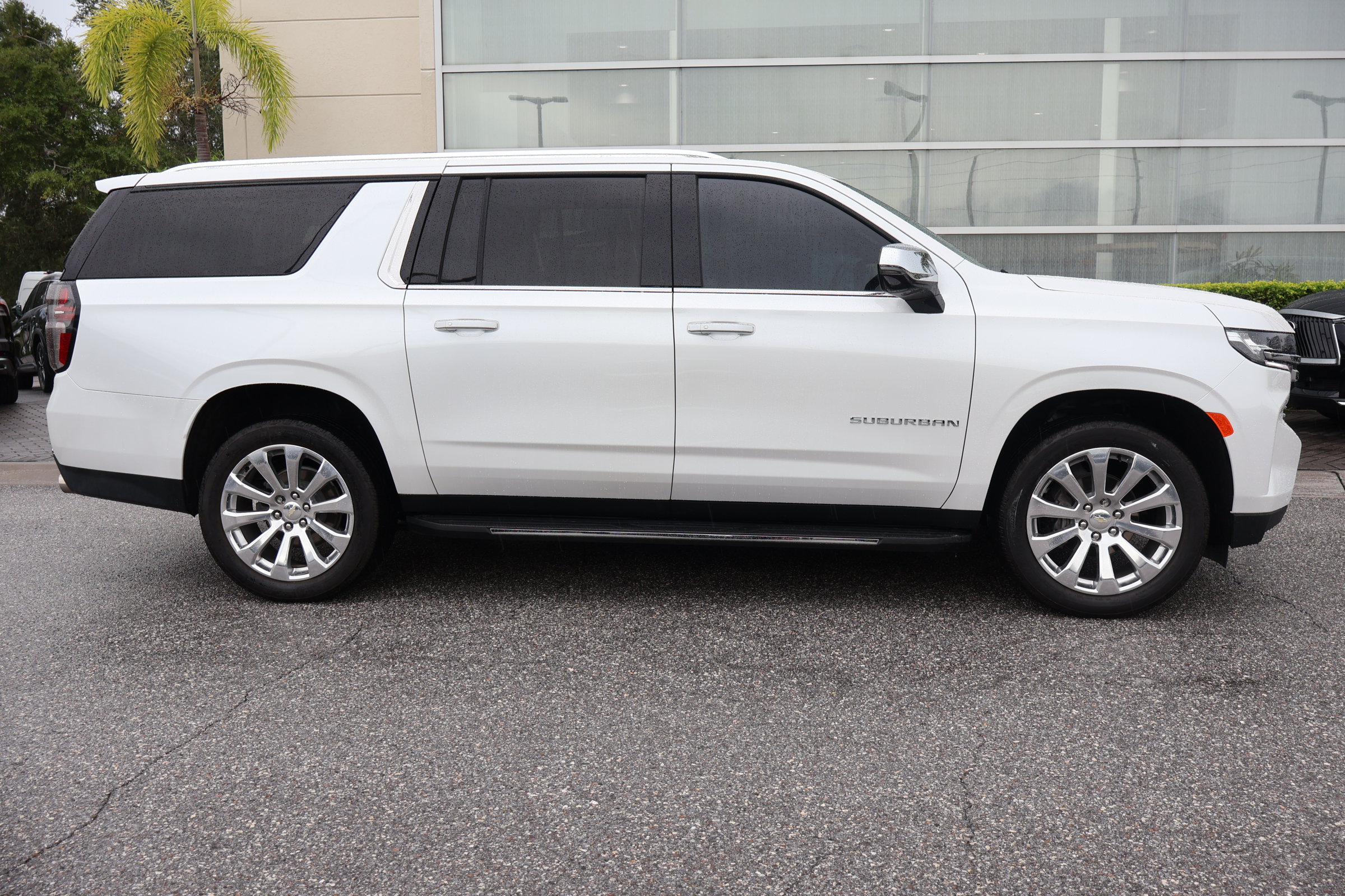 Used 2021 Chevrolet Suburban Premier w/ Premium Package RWD image 11