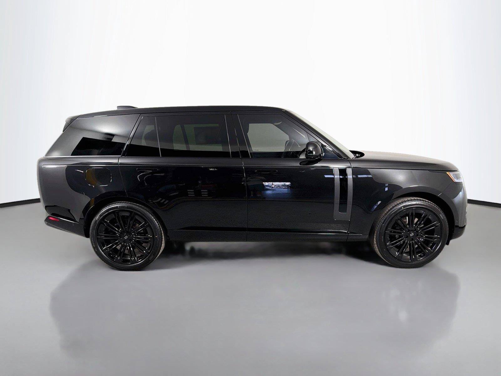 New 2027 Land Rover Range Rover Long Wheelbase SE AWD/4WD image 4