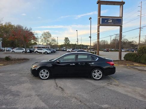 Used 2017 Nissan Altima 3.5 SL w/ 3.5SL Technology Package image 9