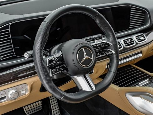 Used 2024 Mercedes-Benz GLS 580 4MATIC image 16