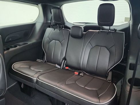 New 2026 Chrysler Pacifica Limited image 33