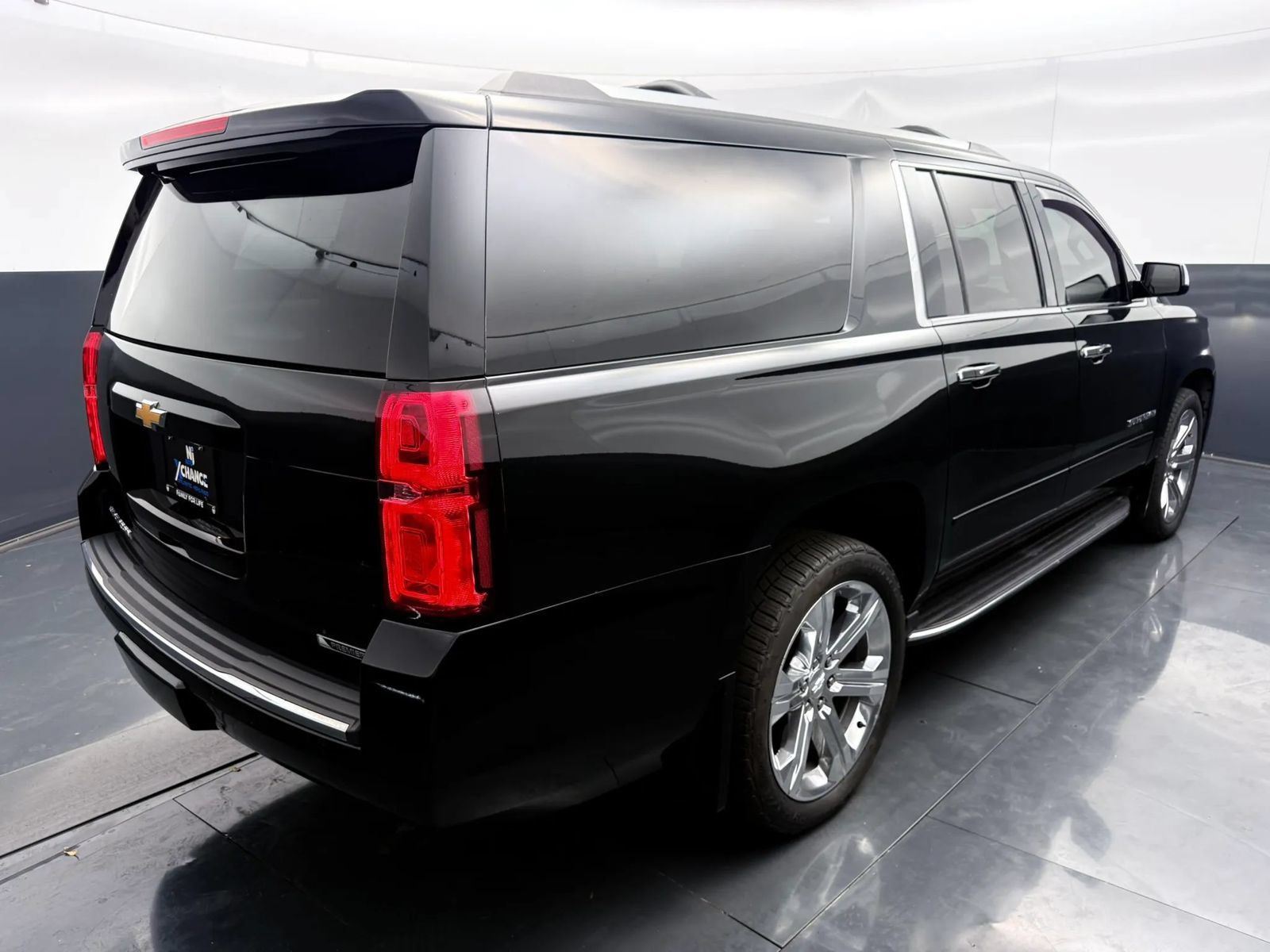 Used 2017 Chevrolet Suburban Premier AWD/4WD image 7