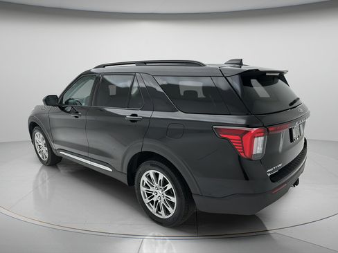 Used 2025 Ford Explorer Active w/ Active Comfort Package AWD/4WD image 6