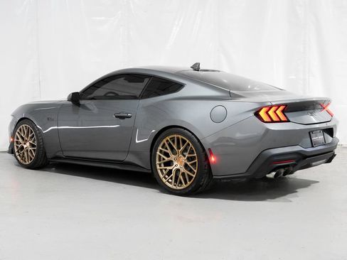 Used 2025 Ford Mustang GT Premium RWD image 3
