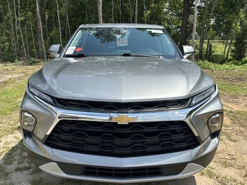 Used 2025 Chevrolet Blazer LT FWD image 2