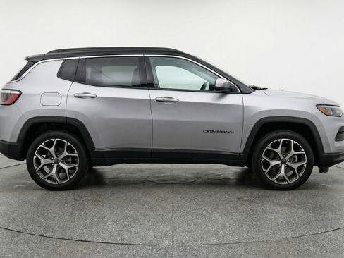 Used 2025 Jeep Compass Limited image 11