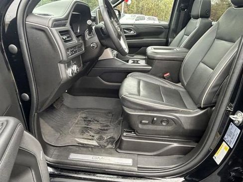 Used 2022 GMC Yukon SLT w/ SLT Premium Package image 13