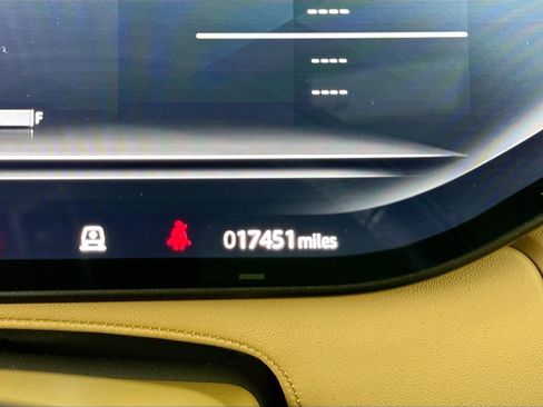 Used 2024 Land Rover Range Rover Long Wheelbase Autobiography image 11