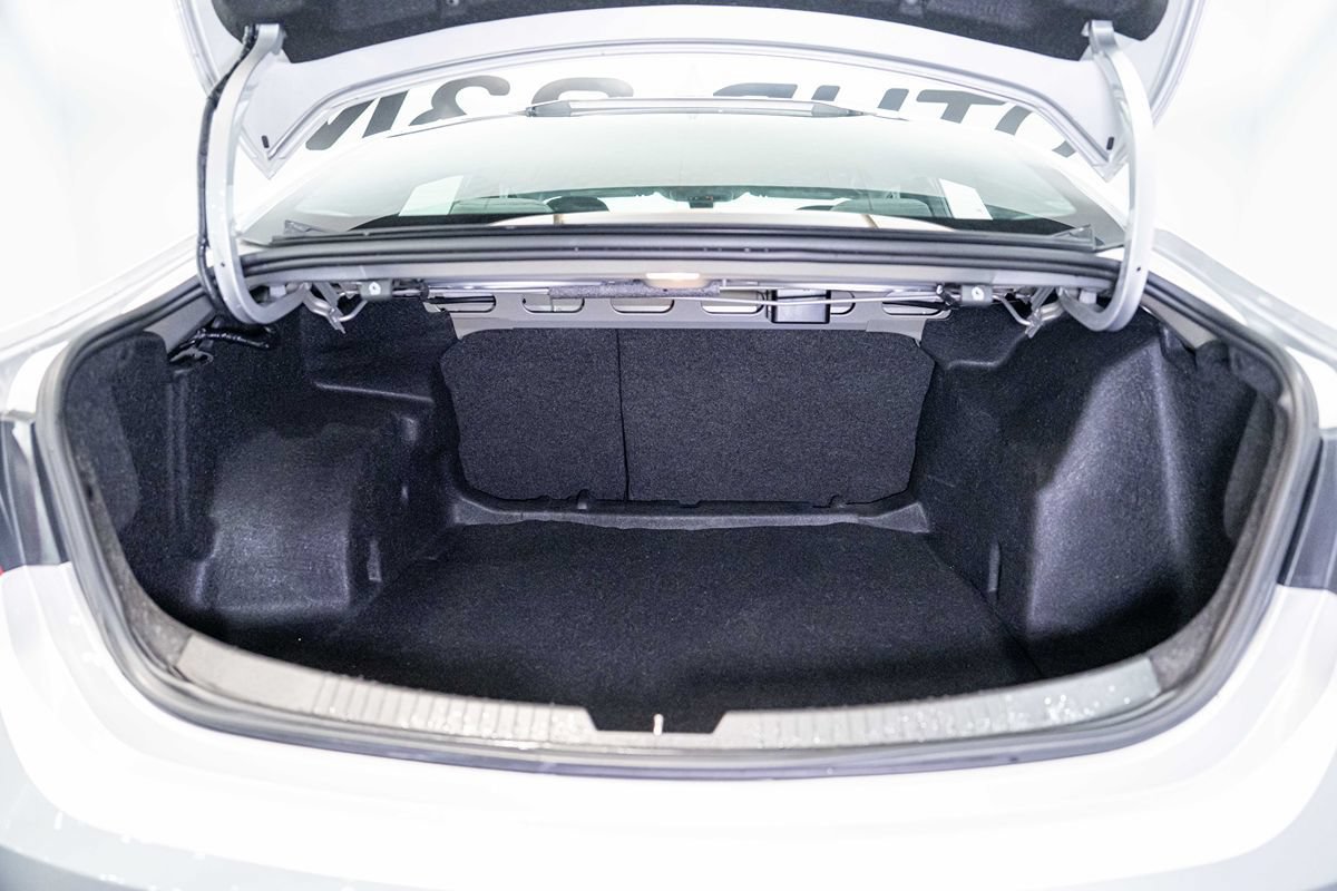 Used 2018 Chevrolet Malibu LT FWD image 25