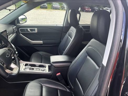 Used 2022 Ford Explorer XLT w/ Equipment Group 202A AWD/4WD image 23
