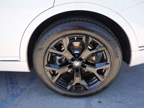 Used 2024 BMW X7 xDrive40i w/ Premium Package AWD/4WD image 6