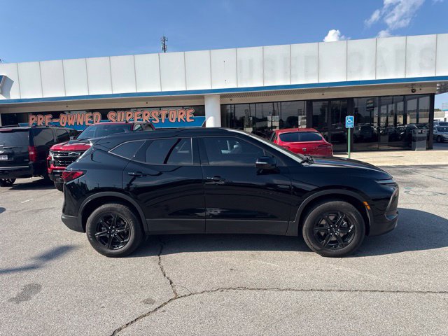 Used 2023 Chevrolet Blazer LT w/ Midnight/Sport Edition FWD image 2