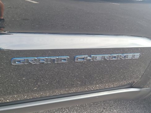 Used 2019 Jeep Grand Cherokee Laredo RWD image 7