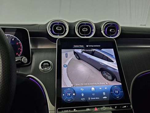 Used 2025 Mercedes-Benz GLC 300 4MATIC image 32