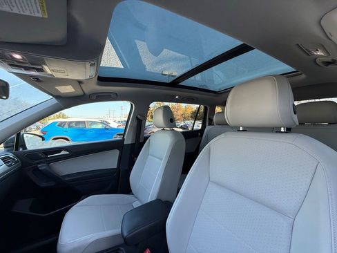 Used 2019 Volkswagen Tiguan SE w/ Panoramic Sunroof Package image 17