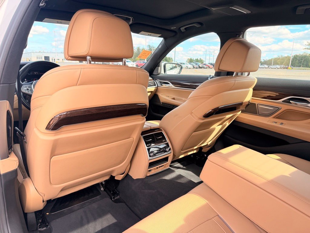 Used 2020 BMW 750i xDrive AWD/4WD image 18