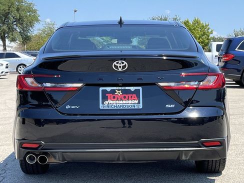 Used 2026 Toyota Camry SE FWD image 5