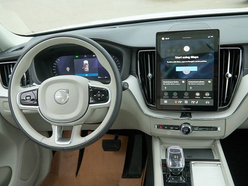 New 2026 Volvo XC60 B5 Ultra w/ Protection Package Premier image 23