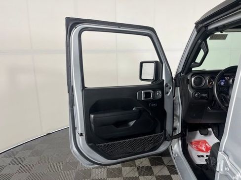 Used 2022 Jeep Gladiator Sport AWD/4WD image 12