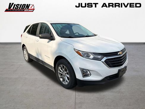 Used 2021 Chevrolet Equinox LS w/ LS Convenience Package AWD/4WD image 3