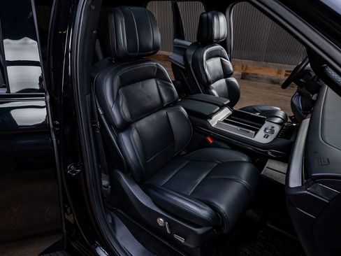 Used 2025 Lincoln Navigator Reserve w/ Jet Appearance Package image 29