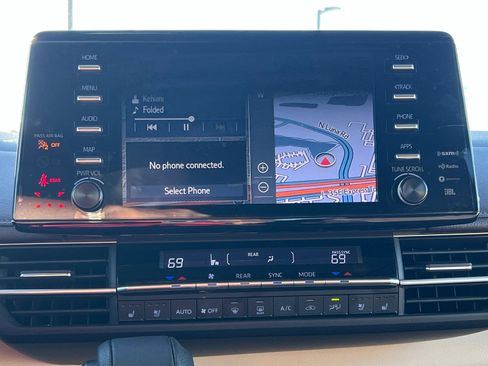 Used 2021 Toyota Sienna Platinum image 33