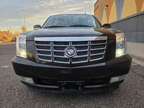 Used 2012 Cadillac Escalade ESV Luxury image 3