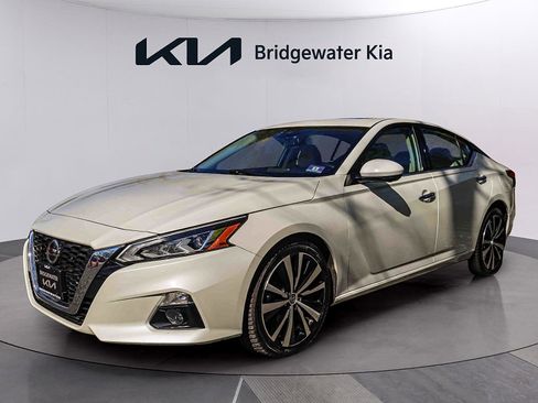 Used 2019 Nissan Altima 2.5 Platinum AWD/4WD image 4