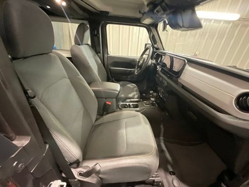 Used 2025 Jeep Wrangler Sport AWD/4WD image 11