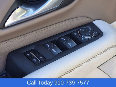 Used 2023 GMC Yukon XL Denali AWD/4WD image 14