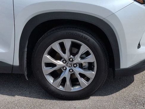 Used 2024 Toyota Grand Highlander FWD image 11