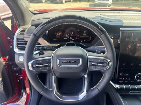 Used 2025 GMC Acadia Denali w/ Super Cruise Package FWD image 11
