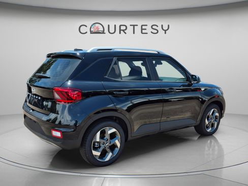 New 2026 Hyundai Venue SEL FWD image 5
