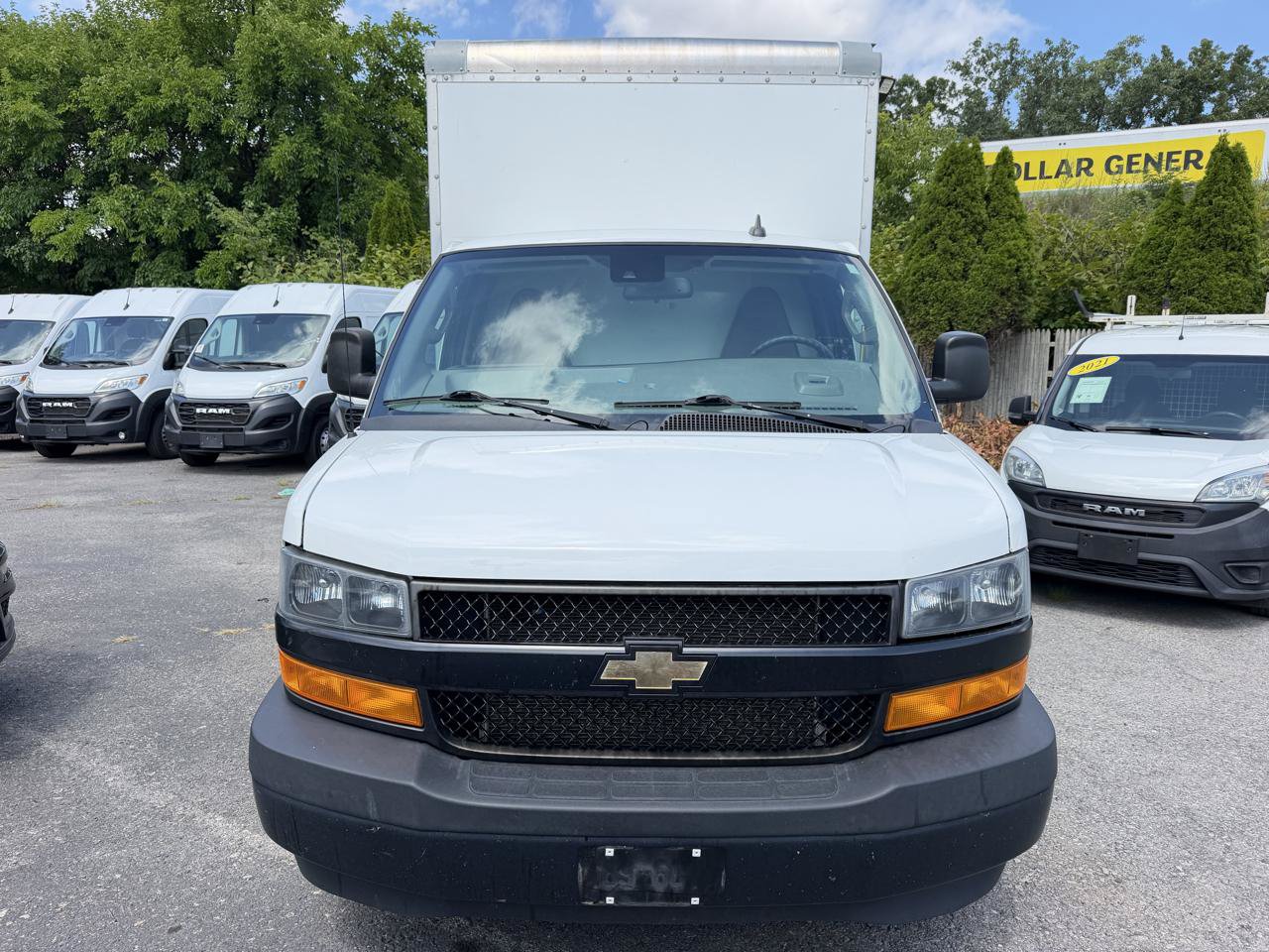 Used 2021 Chevrolet Express 3500 RWD image 2