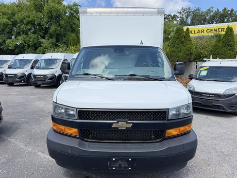 Used 2021 Chevrolet Express 3500 RWD image 2