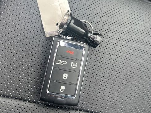 Used 2023 Jeep Grand Cherokee Overland w/ Luxury Tech Group IV image 33