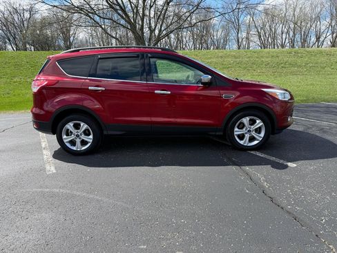 Used 2015 Ford Escape SE w/ Equipment Group 201A image 2