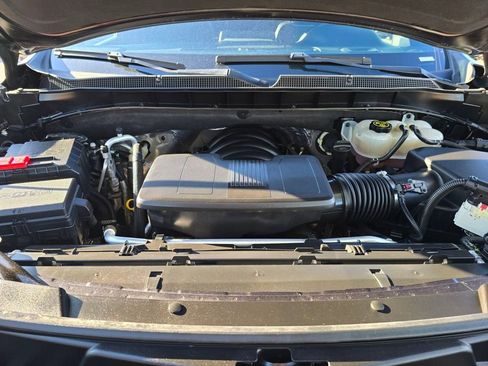 Used 2023 Chevrolet Suburban Premier image 22