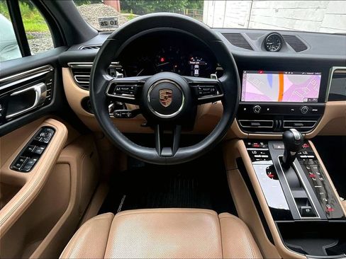 Certified 2024 Porsche Macan AWD/4WD image 11