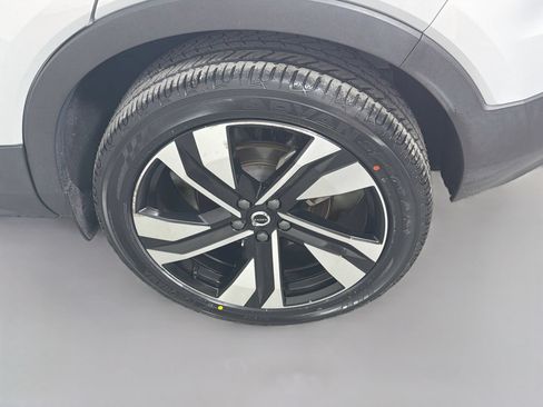 Certified 2023 Volvo XC40 B5 Plus w/ Protection Package Premier AWD/4WD image 31