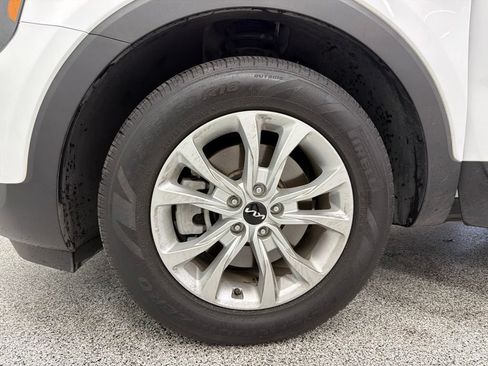 Used 2022 Kia Telluride LX FWD image 9