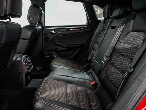 Used 2024 Porsche Macan image 18