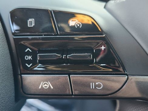 New 2025 Hyundai Elantra Sport image 18