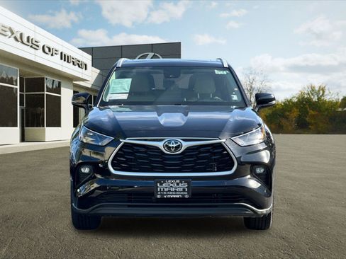 Used 2022 Toyota Highlander XLE AWD/4WD image 5