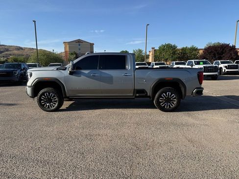 Used 2025 GMC Sierra 3500 Denali Ultimate AWD/4WD image 8