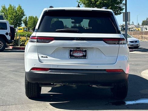 New 2026 Jeep Grand Cherokee Altitude image 5
