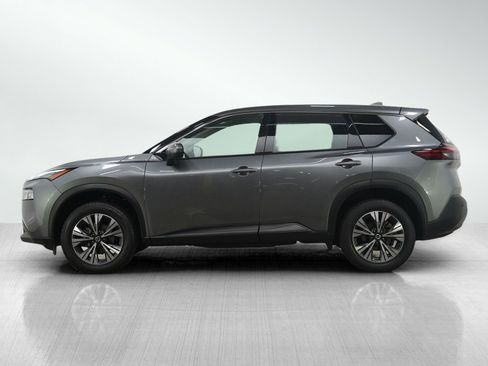 Used 2021 Nissan Rogue SV image 2