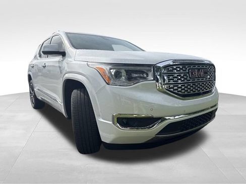Used 2019 GMC Acadia Denali w/ Technology Package FWD image 3