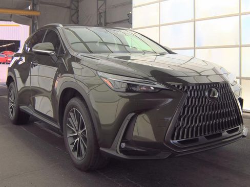 Used 2024 Lexus NX 250 FWD image 3